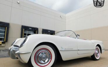 Chevrolet-Corvette-Coupe-1954-White-Red-130022-8