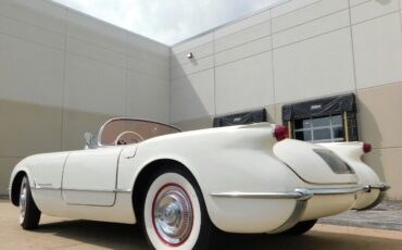 Chevrolet-Corvette-Coupe-1954-White-Red-130022-9