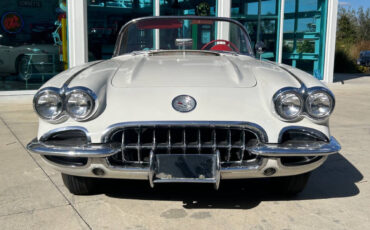 Chevrolet-Corvette-Coupe-1959-White-Red-24224-1