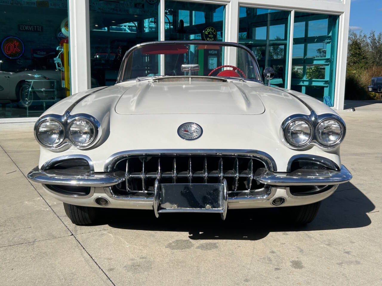 Chevrolet-Corvette-Coupe-1959-White-Red-24224-1