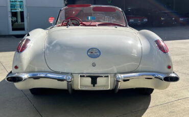 Chevrolet-Corvette-Coupe-1959-White-Red-24224-5