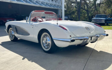 Chevrolet-Corvette-Coupe-1959-White-Red-24224-6