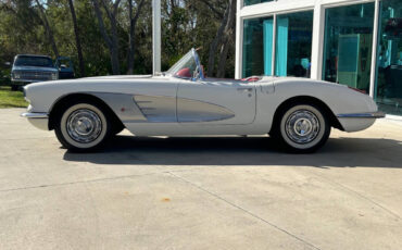 Chevrolet-Corvette-Coupe-1959-White-Red-24224-7