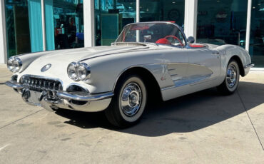 Chevrolet-Corvette-Coupe-1959-White-Red-24224-8