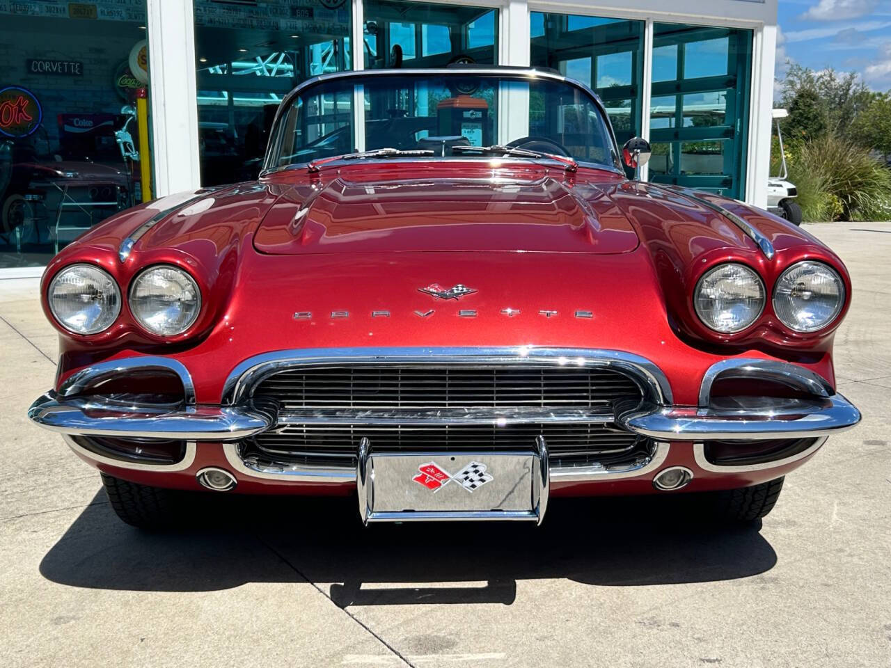 Chevrolet-Corvette-Coupe-1961-Red-Black-129637-1