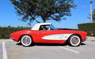 Chevrolet-Corvette-Coupe-1961-Red-Black-83831-3