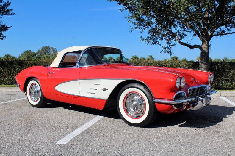 Chevrolet-Corvette-Coupe-1961-Red-Black-83831-6