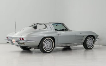 Chevrolet-Corvette-Coupe-1963-Silver-Blue-114965-6