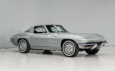 Chevrolet-Corvette-Coupe-1963-Silver-Blue-114965-8