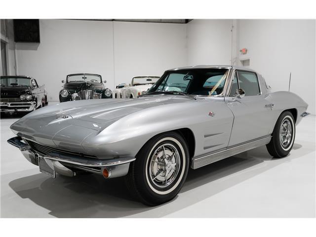 Chevrolet-Corvette-Coupe-1963-Silver-Blue-128471-1