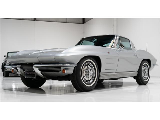 Chevrolet-Corvette-Coupe-1963-Silver-Blue-128471-10