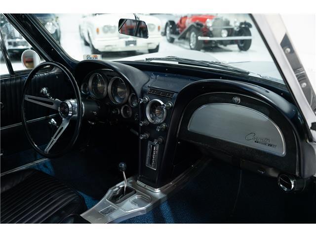 Chevrolet-Corvette-Coupe-1963-Silver-Blue-128471-18