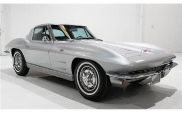 Chevrolet-Corvette-Coupe-1963-Silver-Blue-128471-3