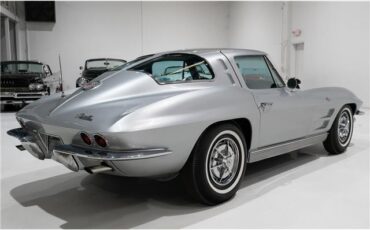 Chevrolet-Corvette-Coupe-1963-Silver-Blue-128471-5