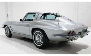 Chevrolet-Corvette-Coupe-1963-Silver-Blue-128471-7