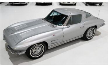 Chevrolet-Corvette-Coupe-1963-Silver-Blue-128471-8