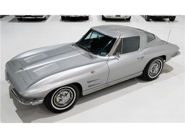 Chevrolet-Corvette-Coupe-1963-Silver-Blue-128471-8