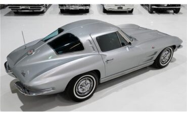 Chevrolet-Corvette-Coupe-1963-Silver-Blue-128471-9