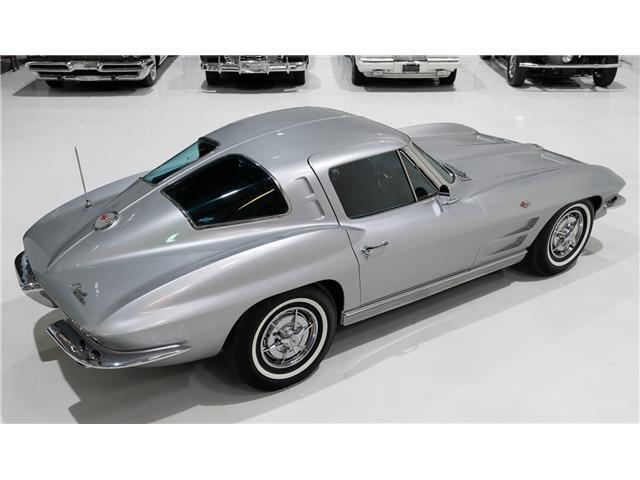 Chevrolet-Corvette-Coupe-1963-Silver-Blue-128471-9