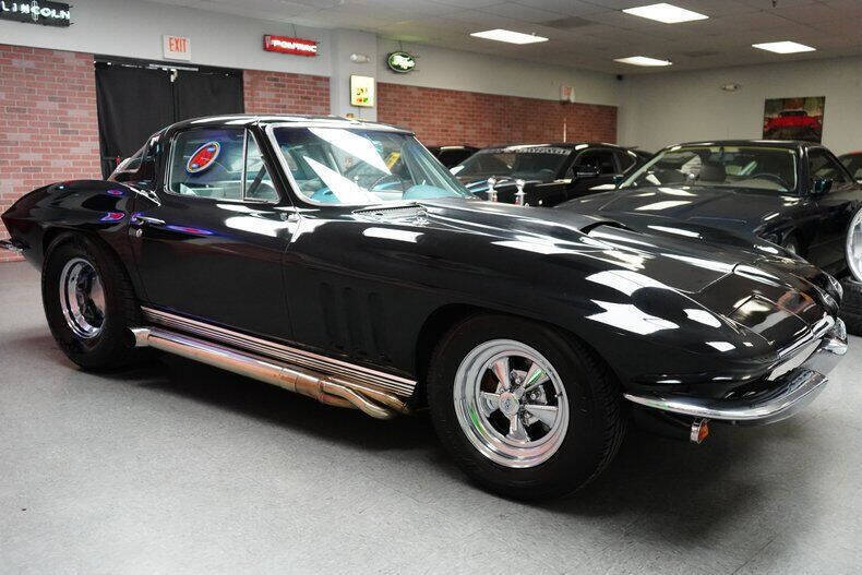 Chevrolet-Corvette-Coupe-1965-Black-White-61221-11