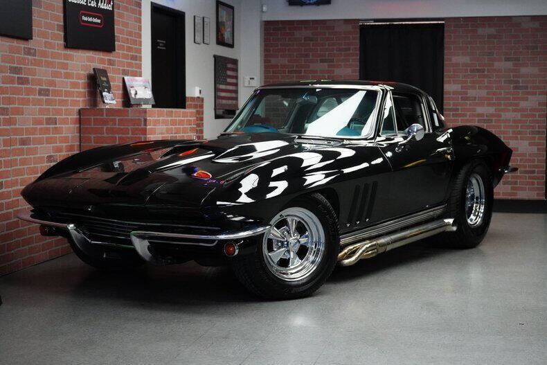 Chevrolet-Corvette-Coupe-1965-Black-White-61221-3