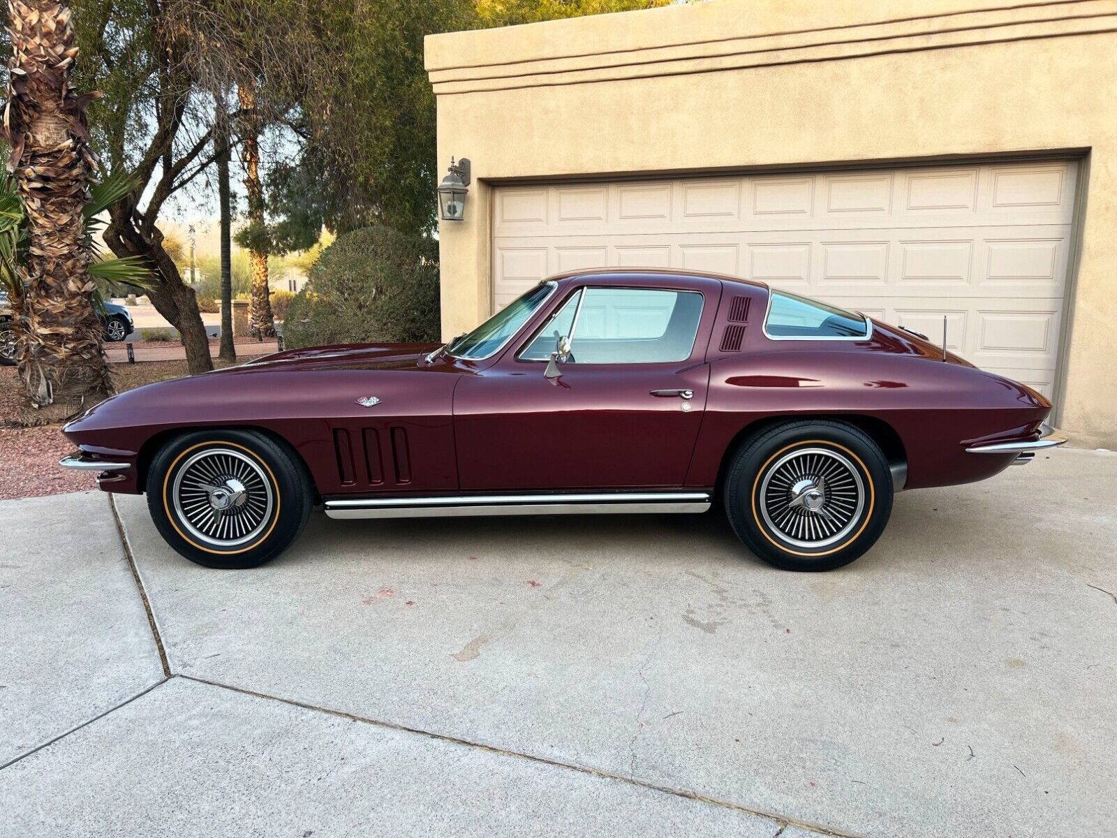 Chevrolet-Corvette-Coupe-1965-Burgundy-Black-131649-2