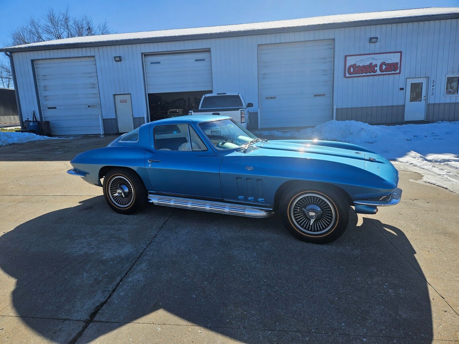 Chevrolet-Corvette-Coupe-1966-NASSAU-BLUE-BLUE-WHITE-118330-5