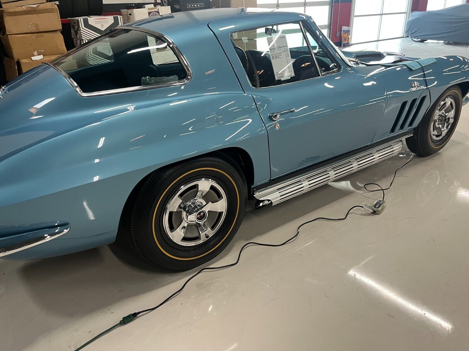 Chevrolet-Corvette-Coupe-1966-NASSAU-BLUE-Blue-386-12