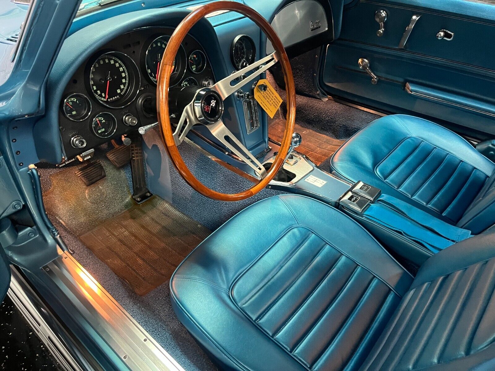 Chevrolet-Corvette-Coupe-1966-NASSAU-BLUE-Blue-386-17