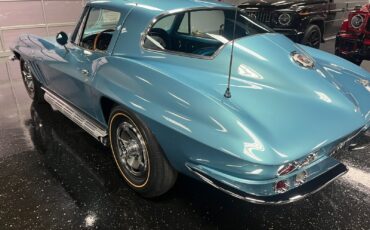 Chevrolet-Corvette-Coupe-1966-NASSAU-BLUE-Blue-386-4