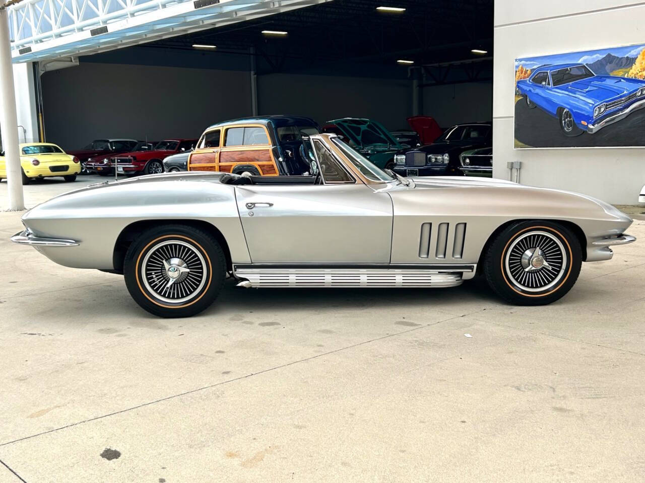 Chevrolet-Corvette-Coupe-1966-Silver-Black-104284-3