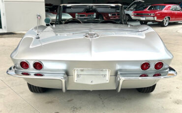 Chevrolet-Corvette-Coupe-1966-Silver-Black-104284-5