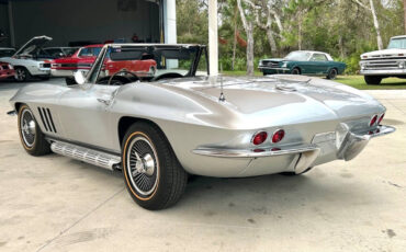 Chevrolet-Corvette-Coupe-1966-Silver-Black-104284-7