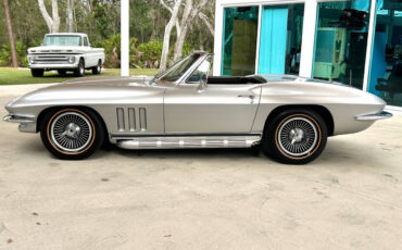 Chevrolet-Corvette-Coupe-1966-Silver-Black-104284-8