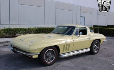 Chevrolet-Corvette-Coupe-1966-Yellow-Black-70967-3