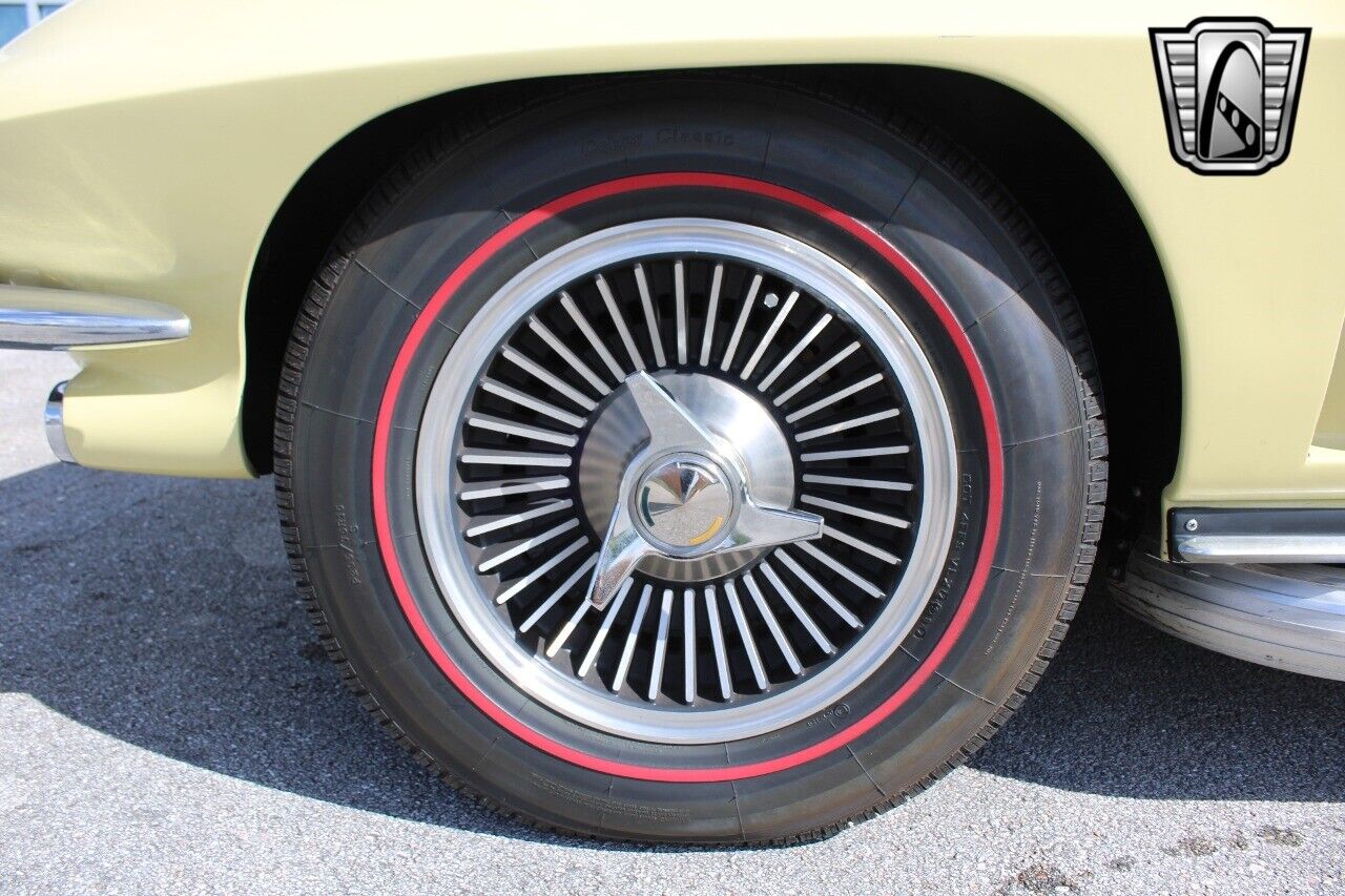 Chevrolet-Corvette-Coupe-1966-Yellow-Black-70967-6