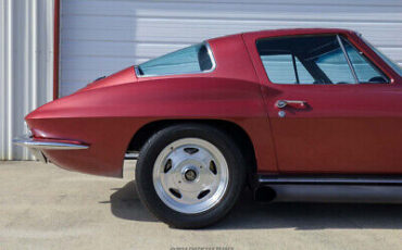 Chevrolet-Corvette-Coupe-1967-Burgundy-Black-91997-9