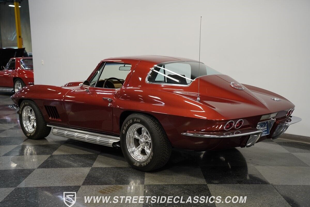 Chevrolet-Corvette-Coupe-1967-Marlboro-Maroon-Saddle-23170-7