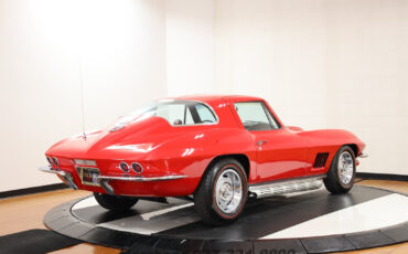 Chevrolet-Corvette-Coupe-1967-Red-Black-133102-8