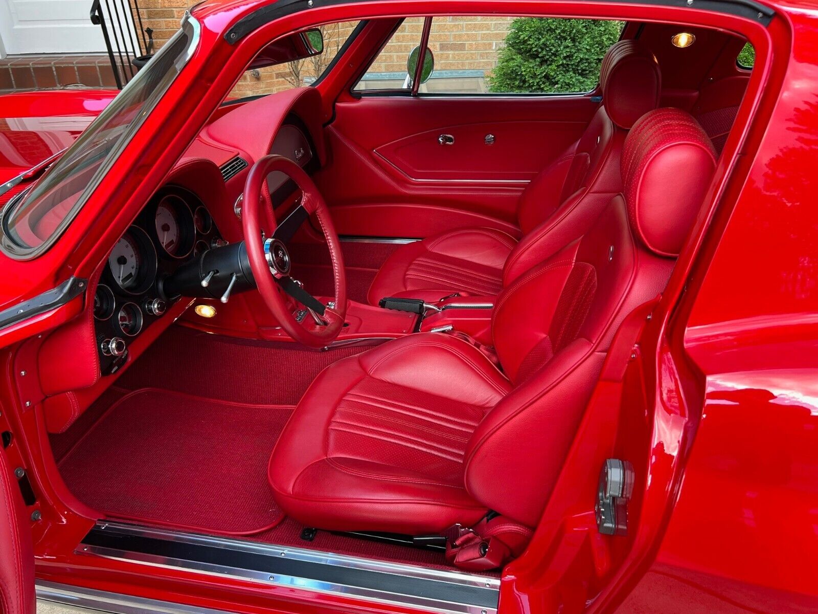 Chevrolet-Corvette-Coupe-1967-Red-Red-805-16