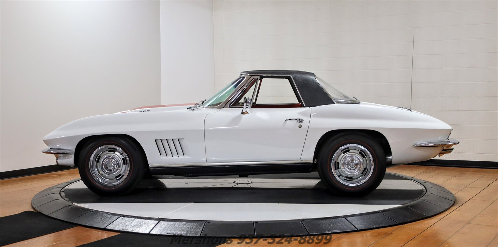 Chevrolet-Corvette-Coupe-1967-White-Red-84998-10