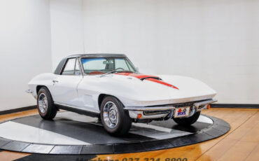 Chevrolet-Corvette-Coupe-1967-White-Red-84998-12