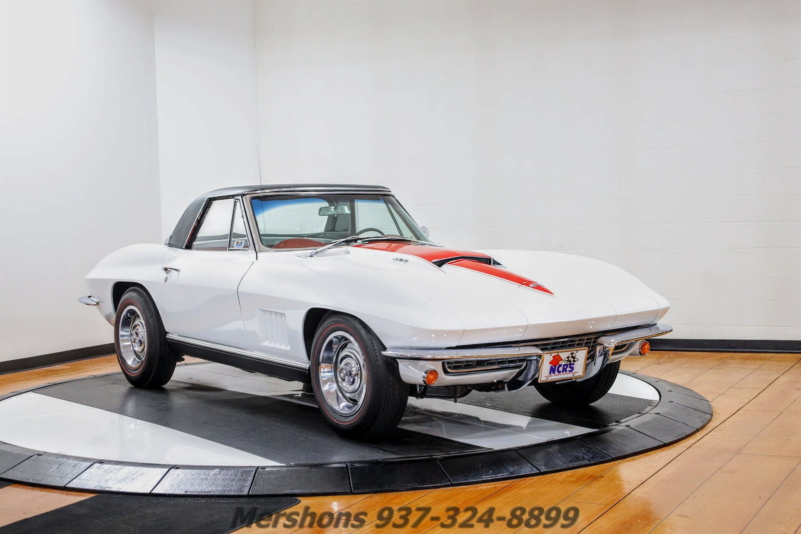 Chevrolet-Corvette-Coupe-1967-White-Red-84998-12