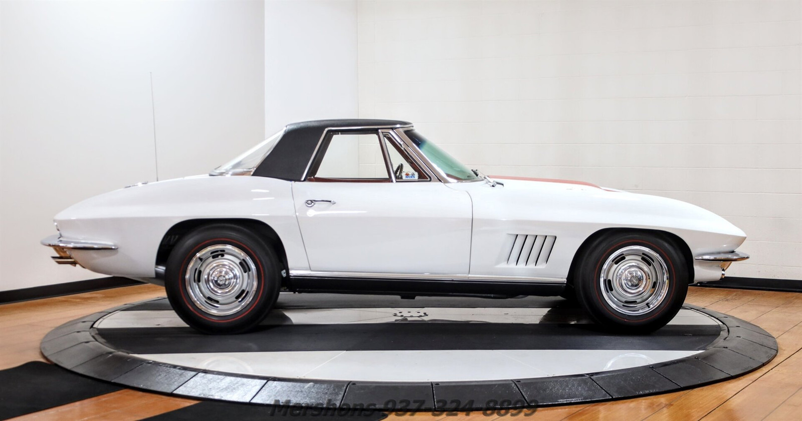 Chevrolet-Corvette-Coupe-1967-White-Red-84998-13