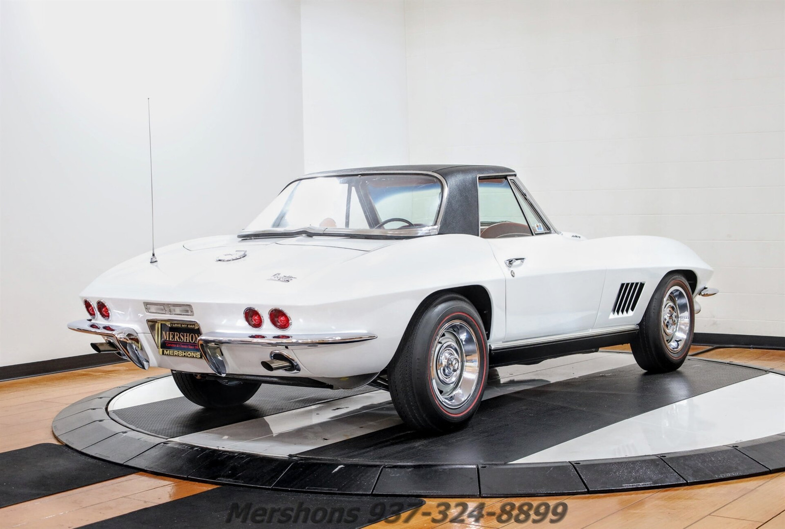 Chevrolet-Corvette-Coupe-1967-White-Red-84998-14