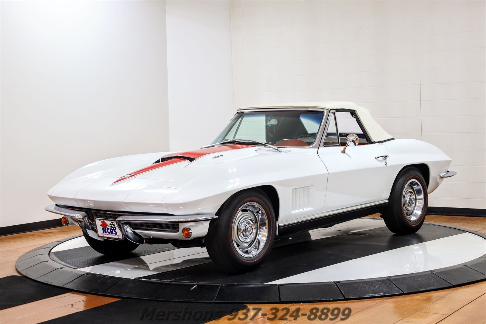 Chevrolet-Corvette-Coupe-1967-White-Red-84998-15