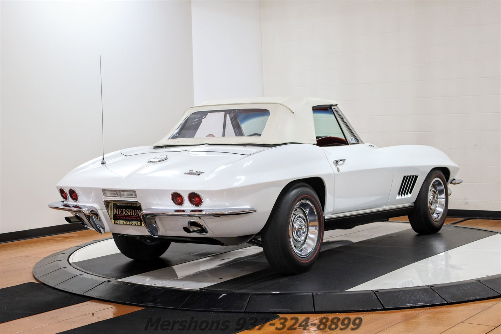 Chevrolet-Corvette-Coupe-1967-White-Red-84998-16