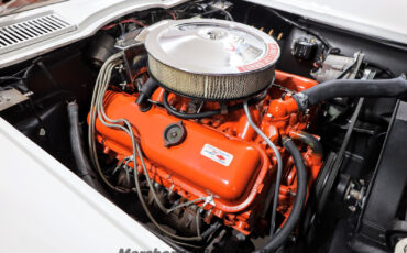 Chevrolet-Corvette-Coupe-1967-White-Red-84998-21