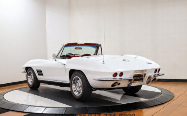 Chevrolet-Corvette-Coupe-1967-White-Red-84998-4