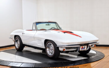 Chevrolet-Corvette-Coupe-1967-White-Red-84998-6